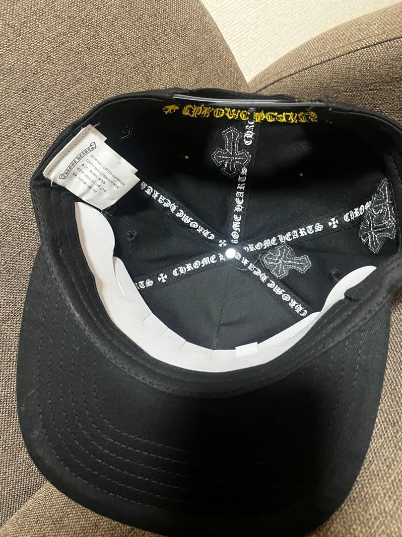 黒のスナップバックキャップ CH刺繍