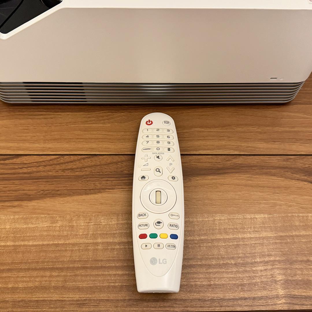 LG 超短焦点プロジェクタ HF85LS 箱あり