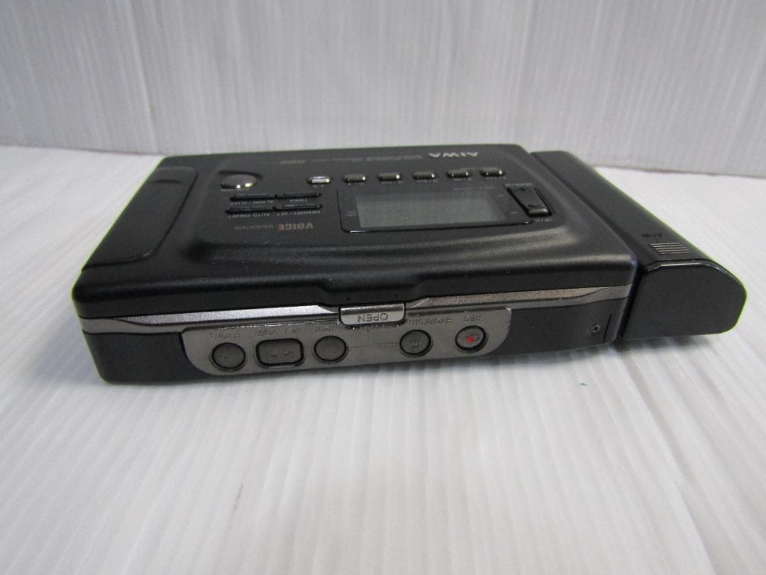 B0645 AIWA HS-JX70 ポータブルカセットプレーヤー ジャンク