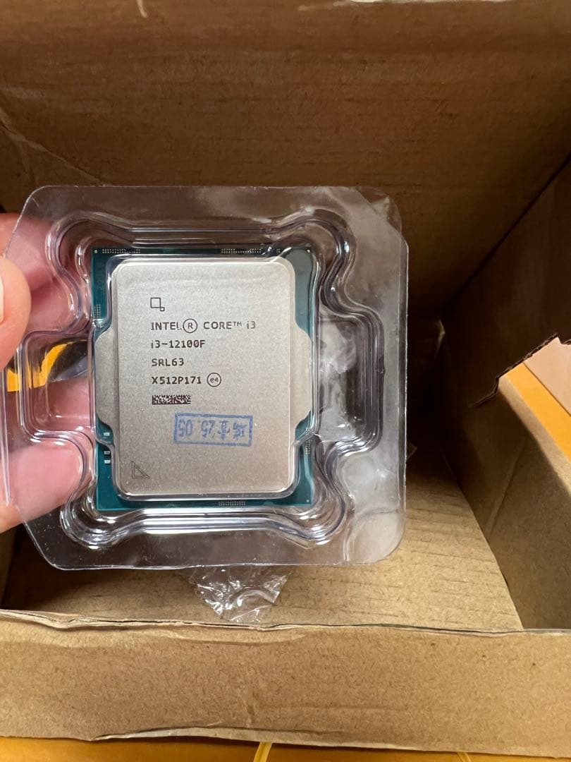 Intel Core i3-12100F CPU 本体