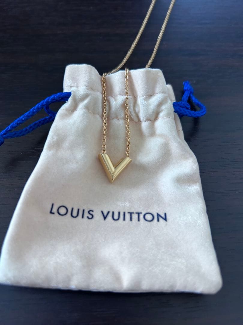 LOUIS VUITTON V字型ネックレス ゴールド