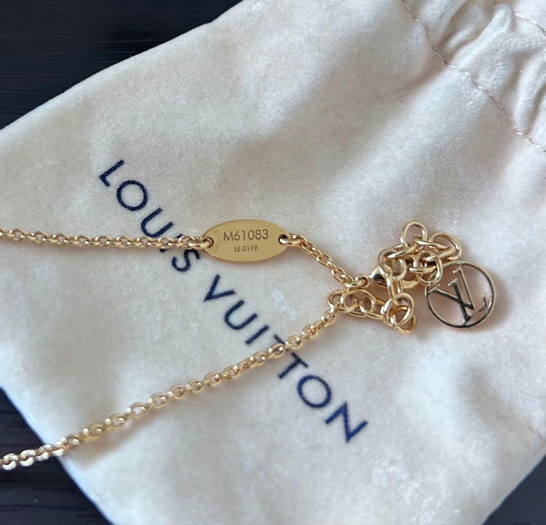LOUIS VUITTON V字型ネックレス ゴールド