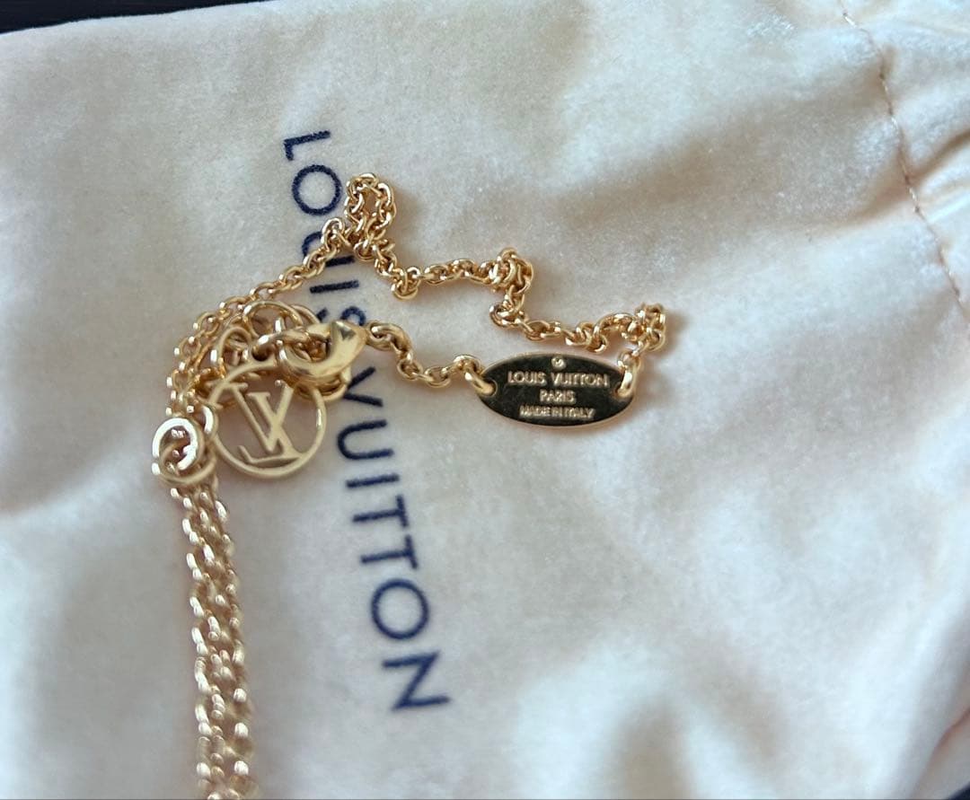 LOUIS VUITTON V字型ネックレス ゴールド