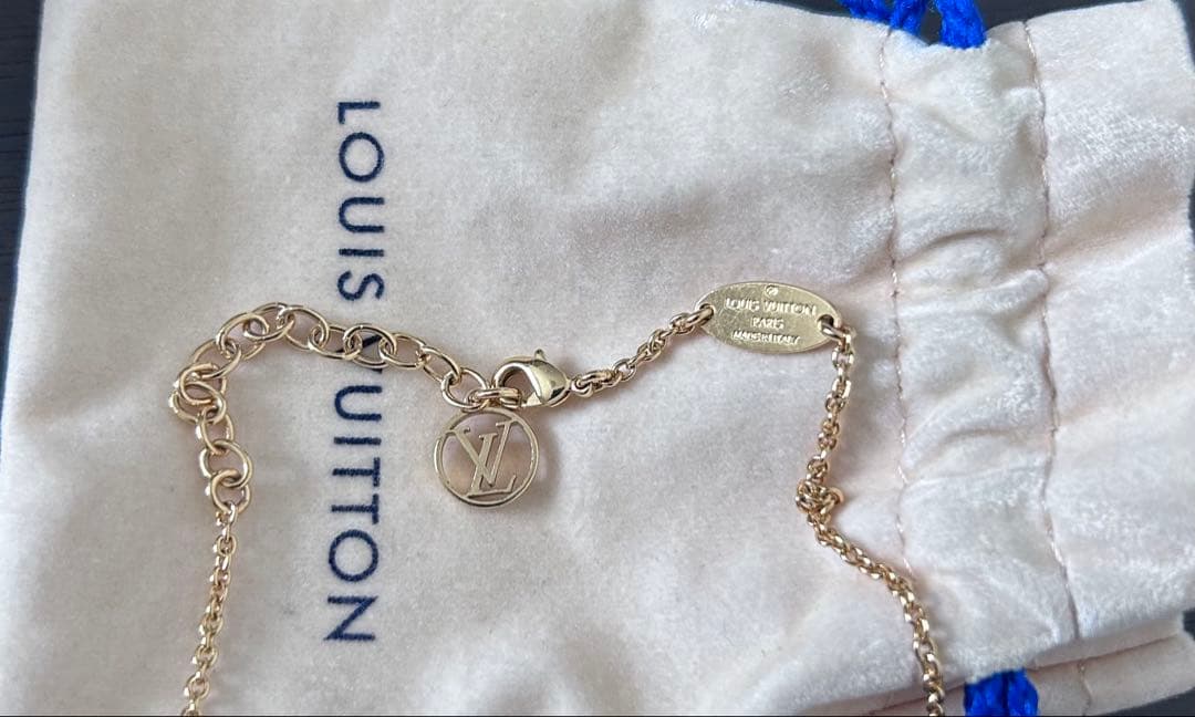 LOUIS VUITTON V字型ネックレス ゴールド