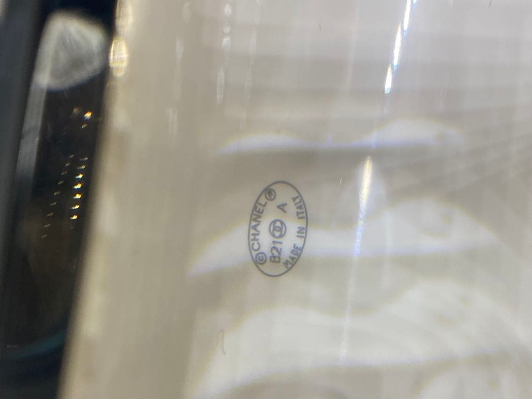 CHANEL イヤホンケース ホワイト　フェイクパール　B21A AirPods