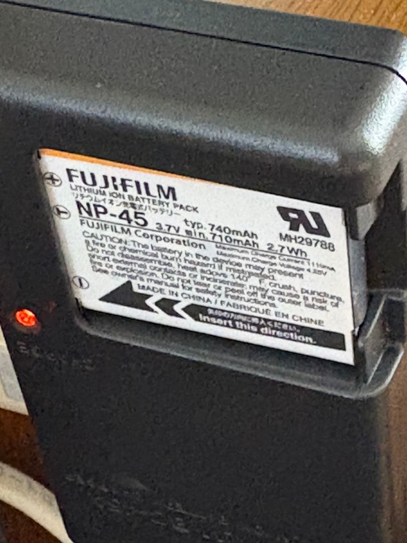 Fujifilm FinePix J250 コンパクトデジタルカメラ 値下げ