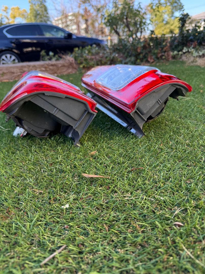 m*様 トヨタ 200系ハイエース純正テールランプ左右セット