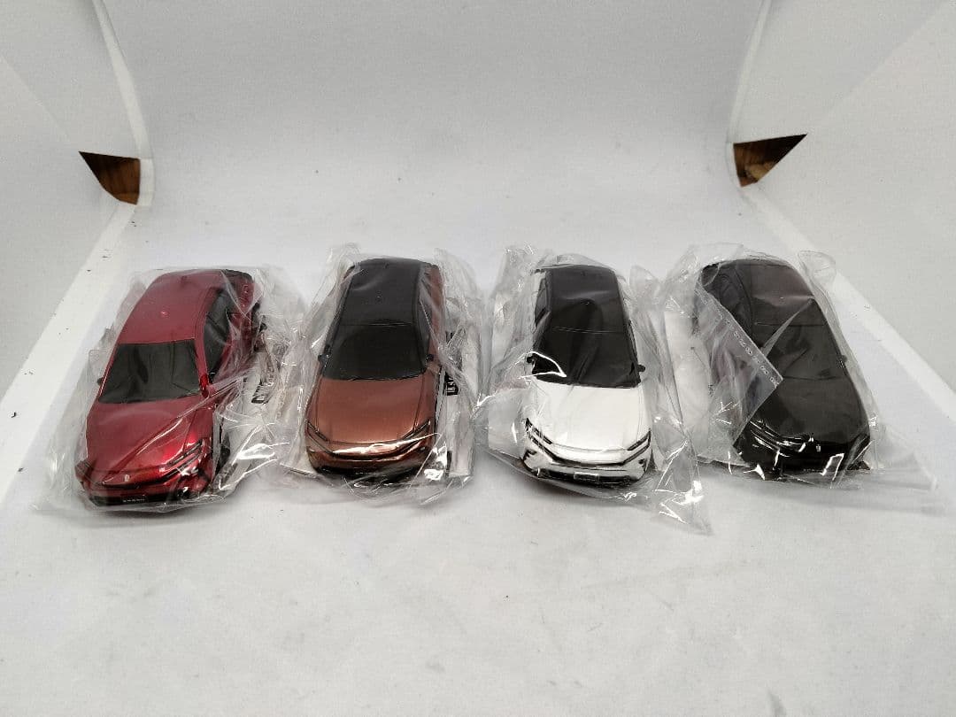 トヨタ　クラウンスポーツ　かぷえぼ　カプセルトイ　ガチャガチャ　カラーサンプル