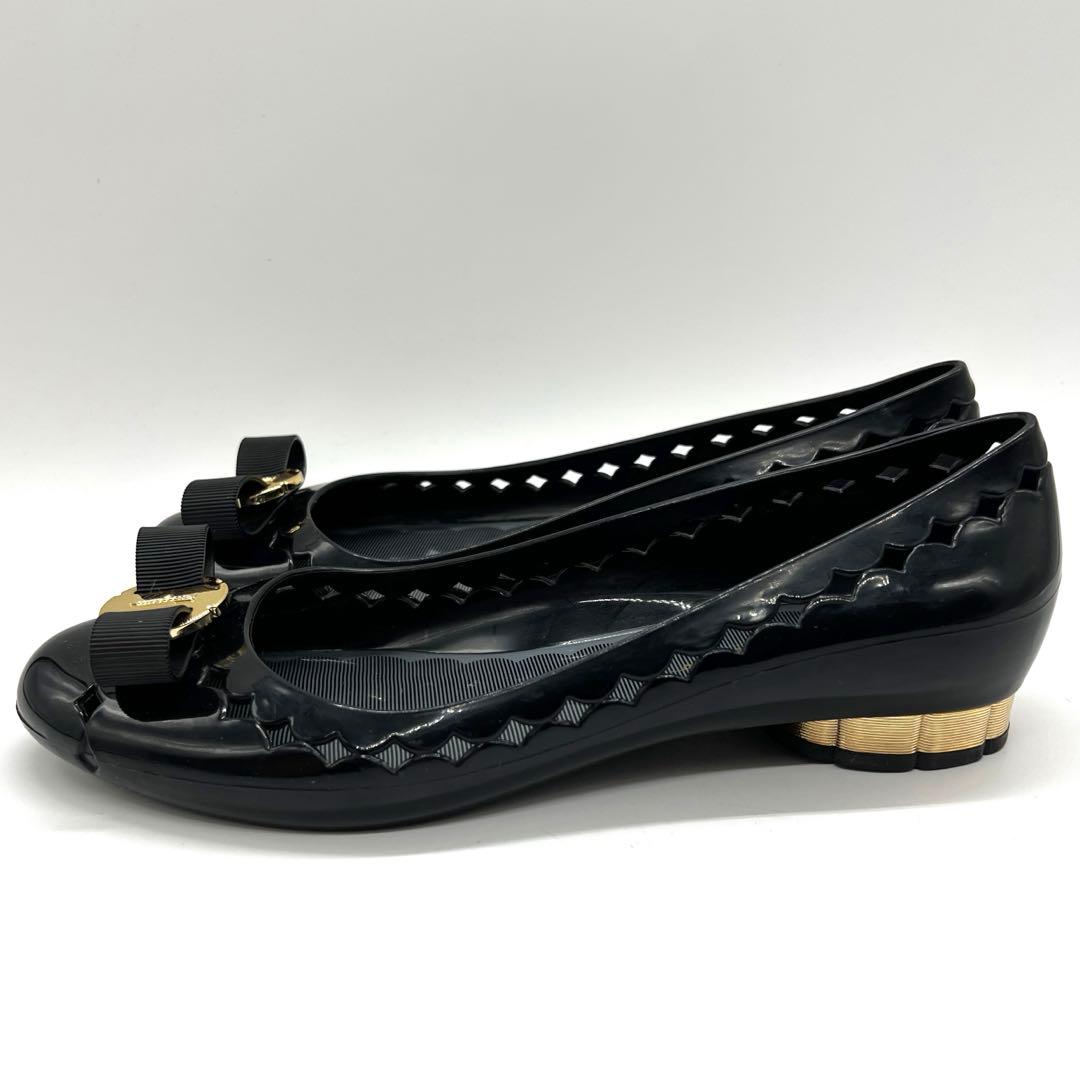 良品　フェラガモ　パンプス　JELLY ラバー　ヴァラリボン