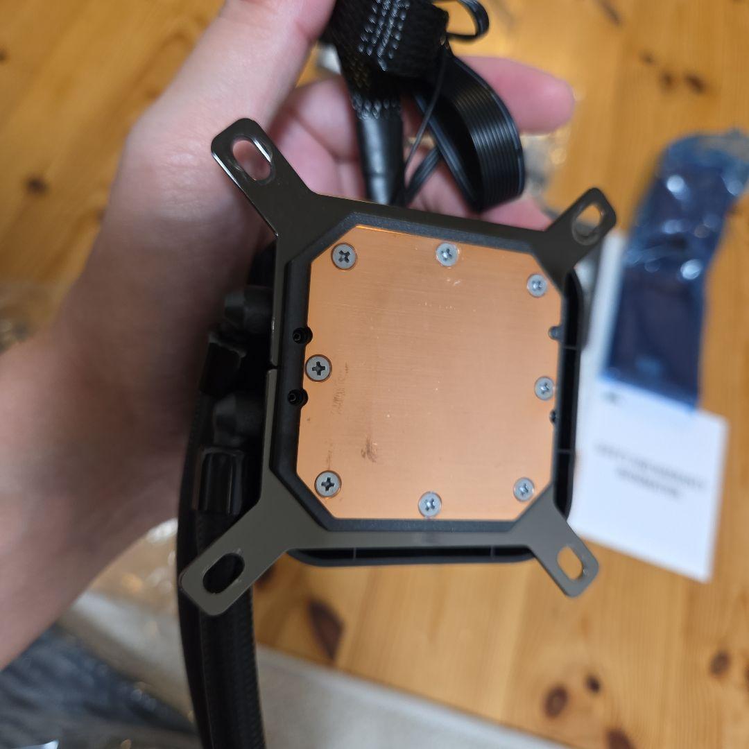 Corsair H100i ELITE LCD 240mm　簡易水冷クーラー