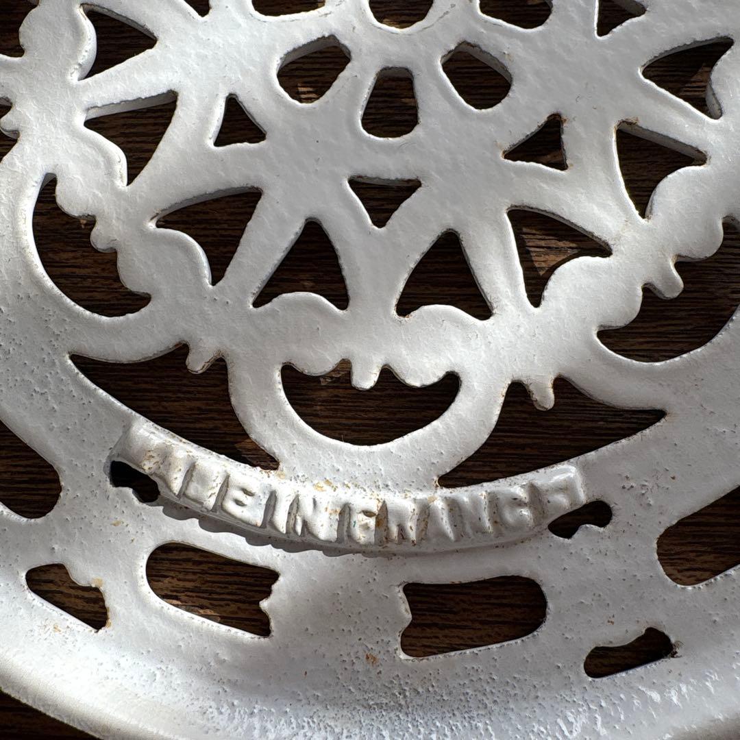 フランスアンティーク トリベットDECOTEC 白い鋳物の鍋敷