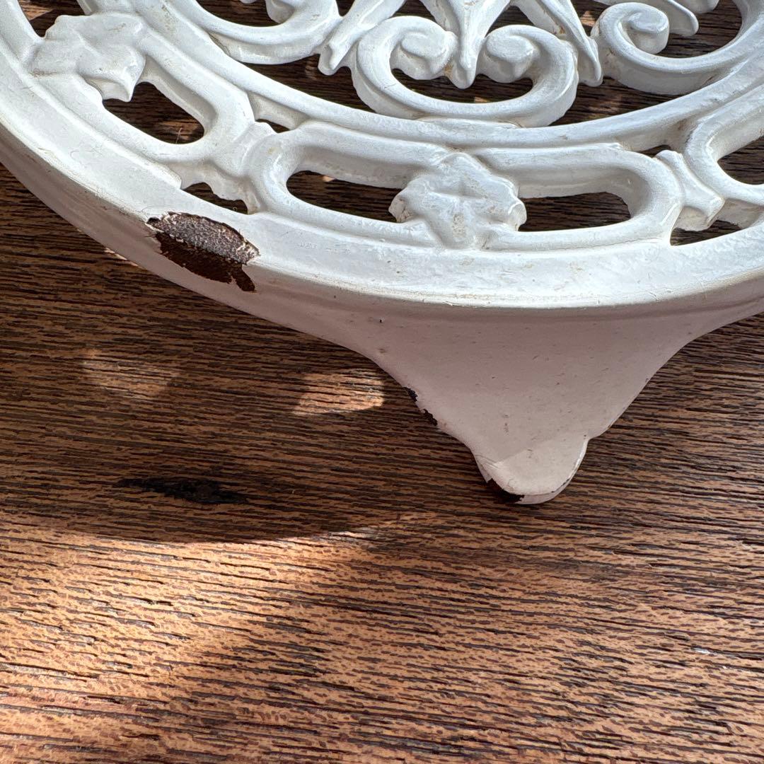 フランスアンティーク トリベットDECOTEC 白い鋳物の鍋敷