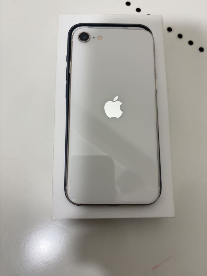 早い者勝ち　[SIMフリー]Apple iPhone se3 64GB