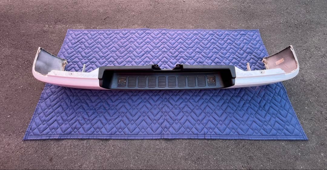 【引取限定】ハイエース ナロー 純正 リア バンパー ホワイトパール 070