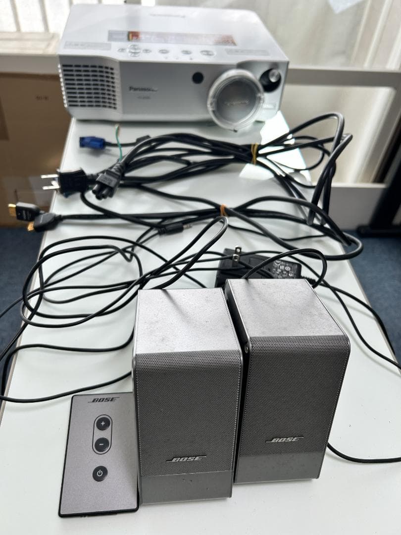 パナソニック TH-AE900プロジェクタ Boseスピーカー、コード付き