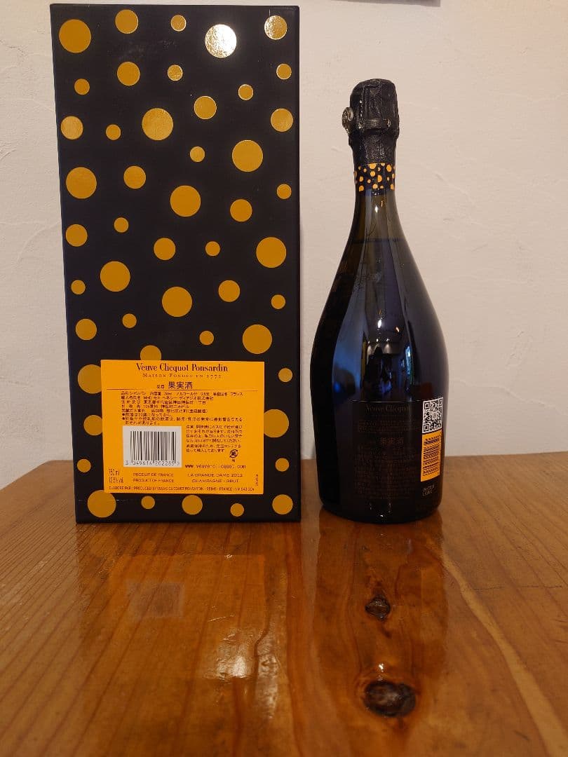 ヴーヴ・クリコ、草間彌生コラボLa Grande Dame シャンパン