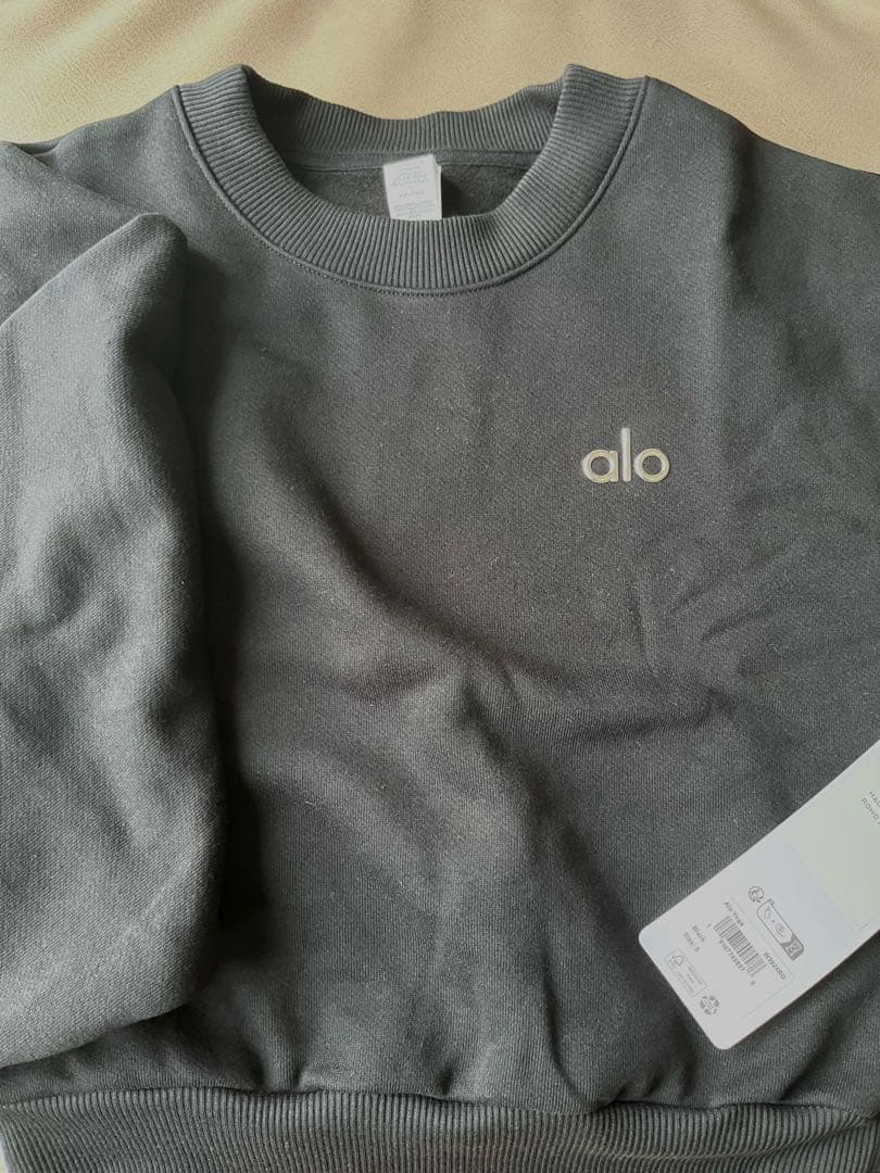 【新品】alo クロップド アコレード クルーネック