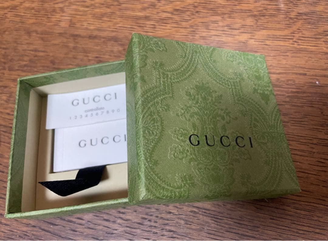 GUCCI シルバー GGロゴ ピアス