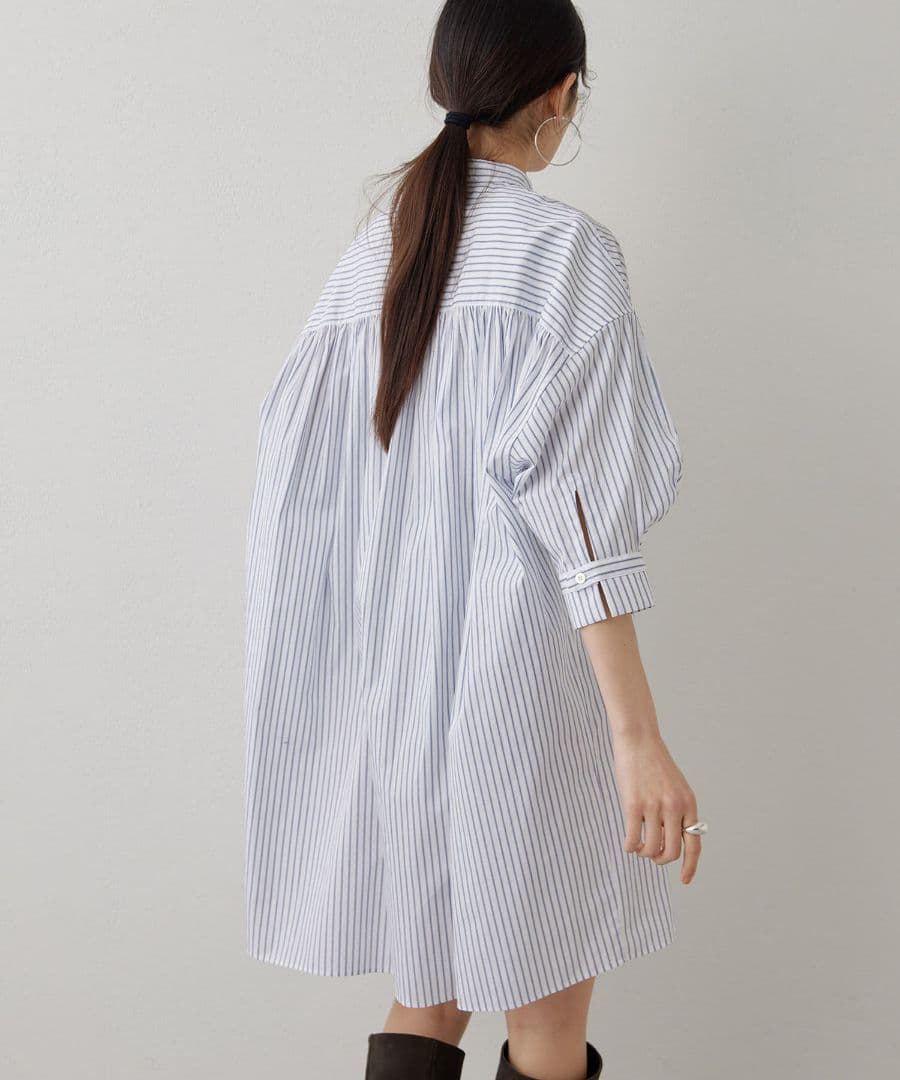 新品未使用タグ付き　人気カラー　2025 刺繍チュニックシャツ