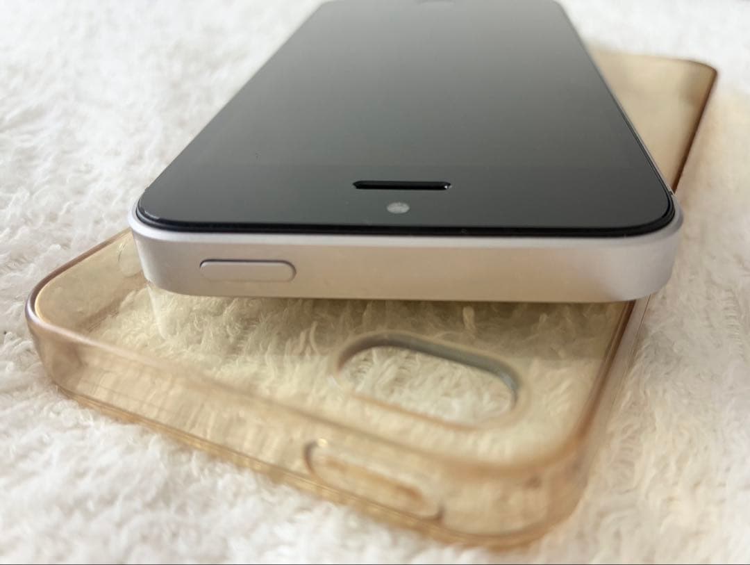 iPhone SE（初代） MP822J/A 32GBスペースグレー+保護ケース