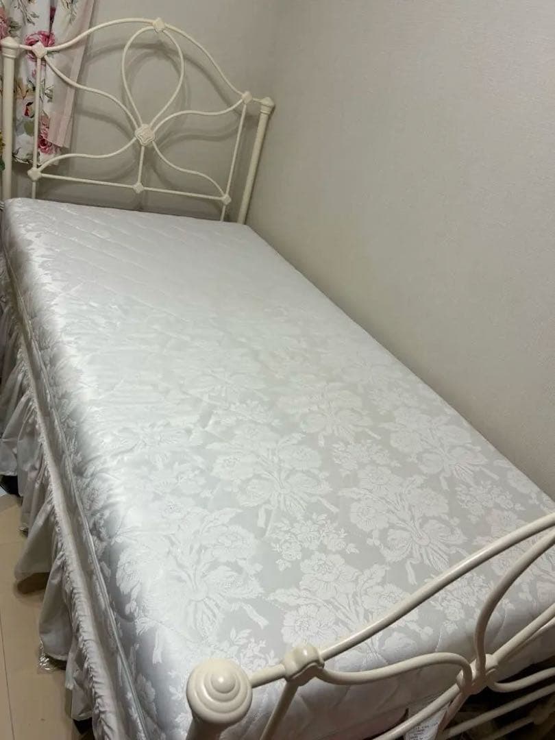 ローラアシュレイ ペトゥラ　シングル　ベッドフレーム