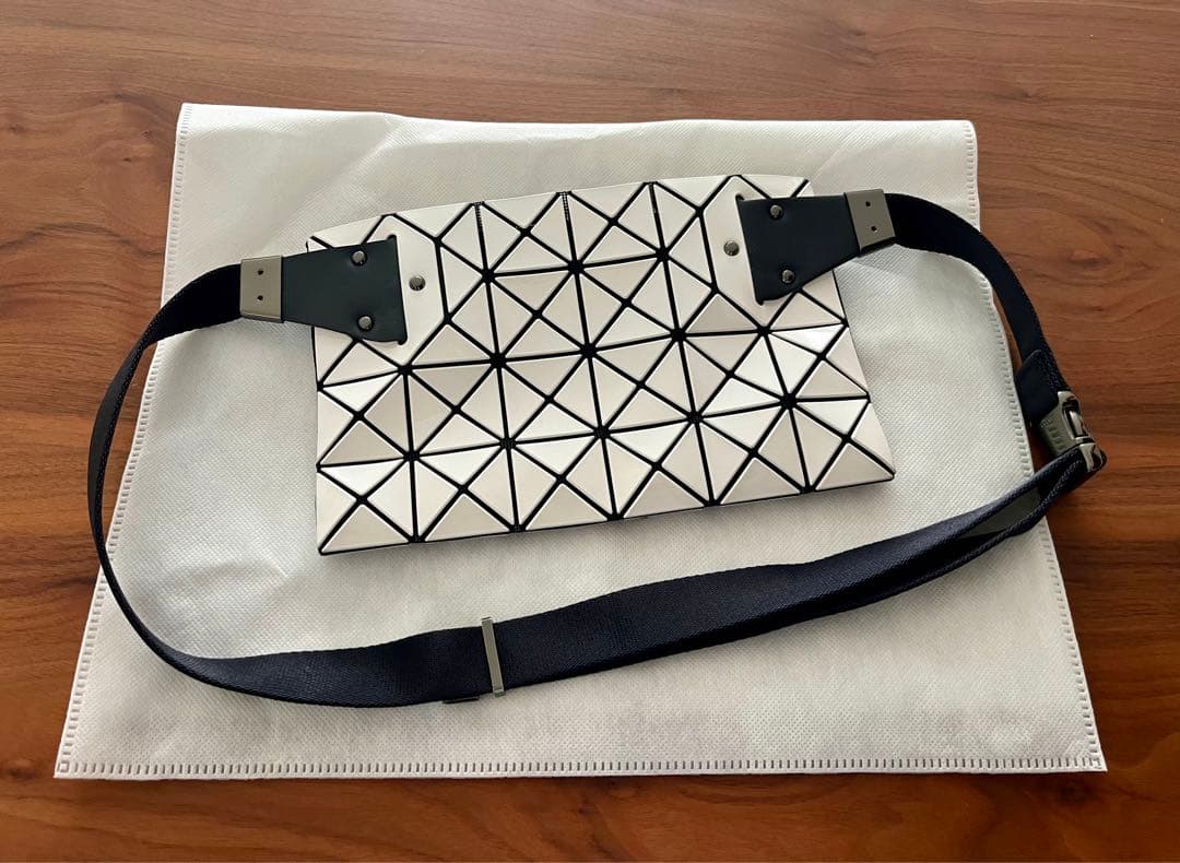 【入手困難】BAOBAO ISSEY MIYAKE ボディバッグ ウエストポーチ