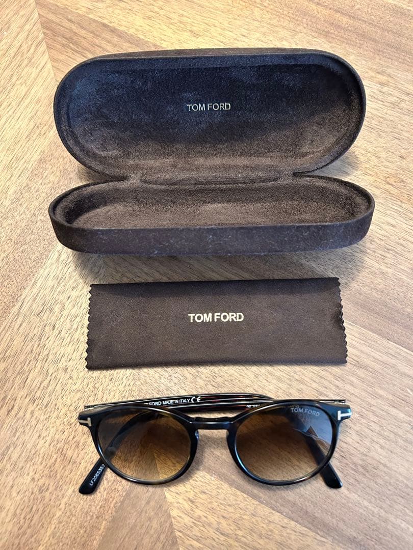 トムフォードサングラス　Andrea-02モデルTF539 カラー52F