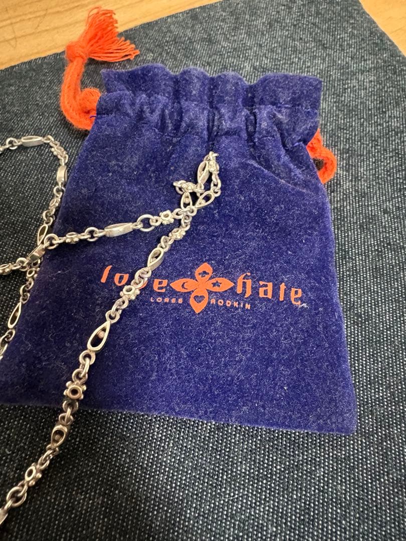 lose hate ハート型クリスタルネックレス