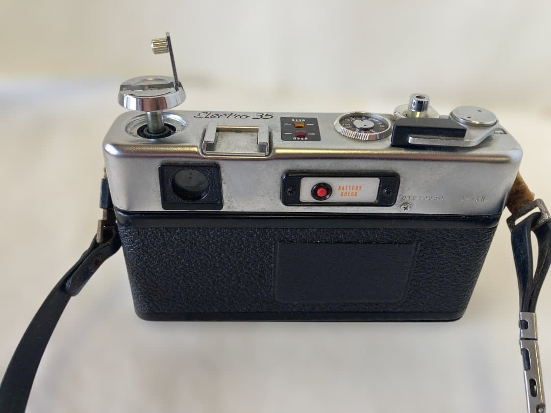 Yashica Electro 35 フィルムカメラとケース　ジャンク品