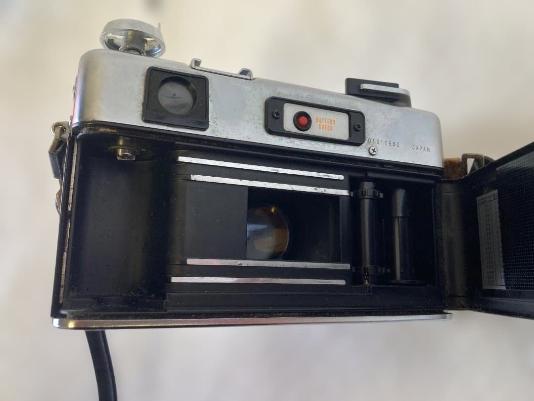 Yashica Electro 35 フィルムカメラとケース　ジャンク品