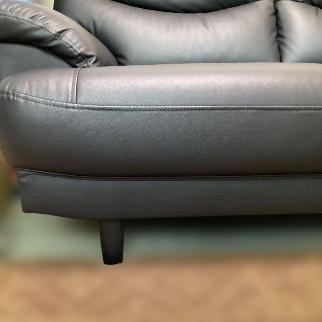 A nuka Onon　黒い2人掛けソファ－　ニトリ