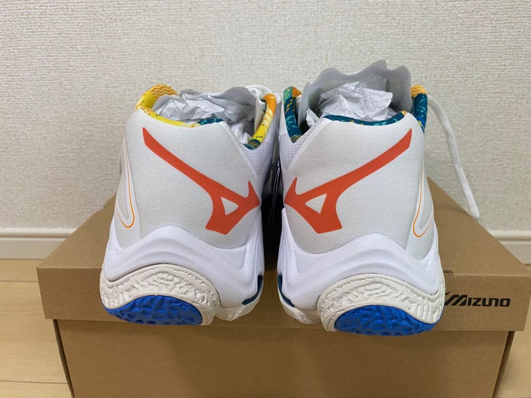 【新品未使用】ミズノ バレーボールシューズ ウエーブライトニングZ8 27cm