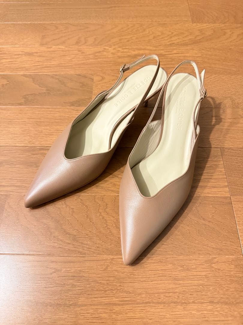 【超美品】ODETTE E ODILE ウェーブラインバックベルト パンプス