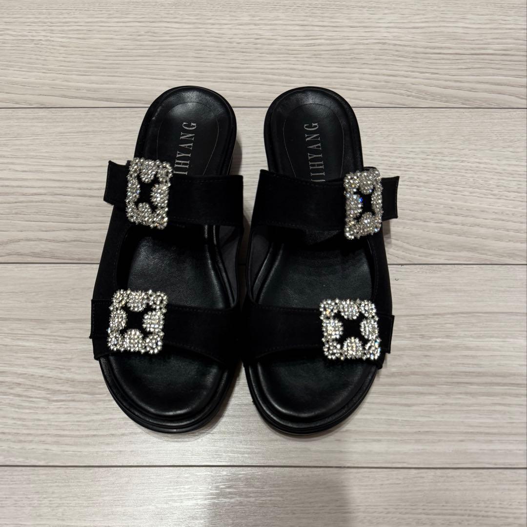 JIHYANG チヒャン　ダブルビジューフラットサンダル　スムースＬ