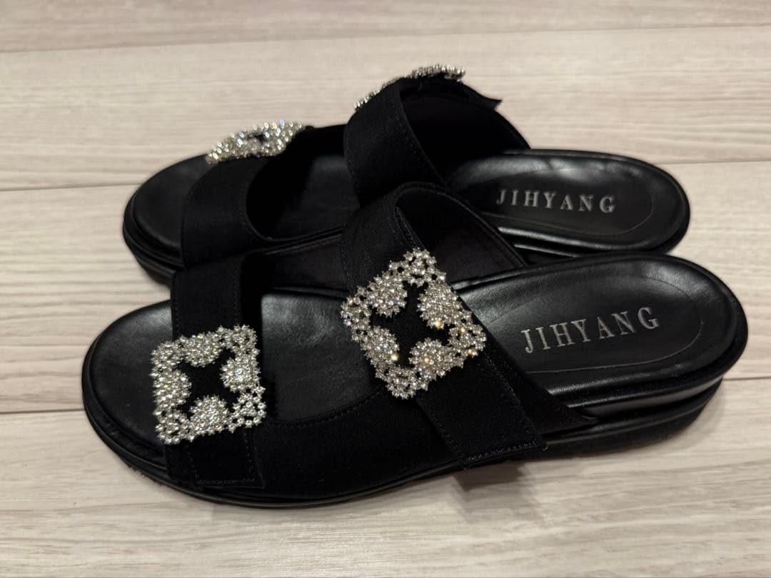 JIHYANG チヒャン　ダブルビジューフラットサンダル　スムースＬ