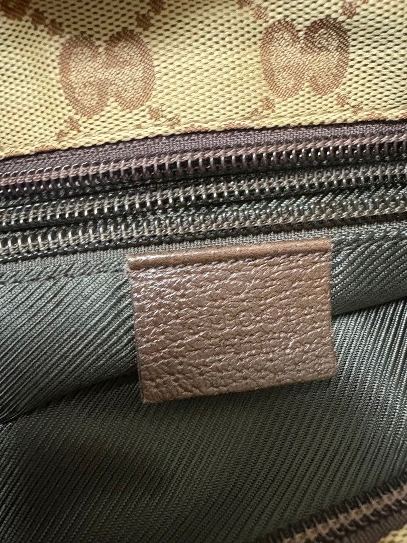 GUCCI（グッチ）GGキャンバスのショルダーバッグ（フラットタイプ）