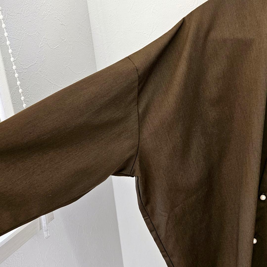 【未使用】ブランバスク　アシンメトリ－　パールボタン　シャツ