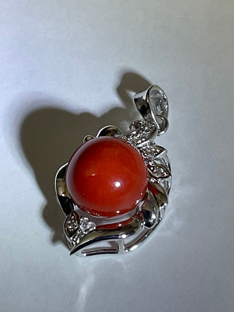 天然珊瑚ペンダントヘッド　18 k