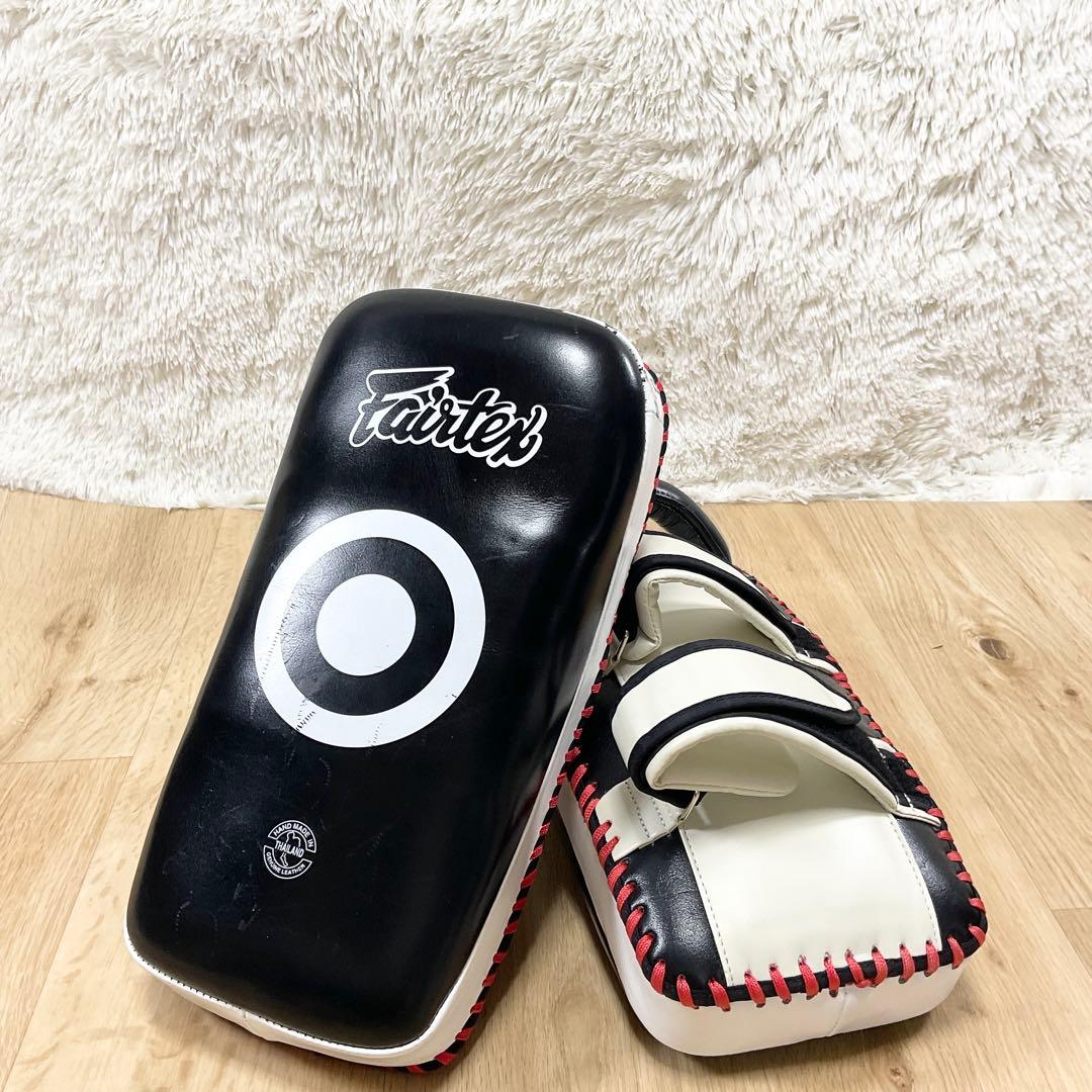 フェアテックス Fairtex キックミット 白黒赤 キックボクシング