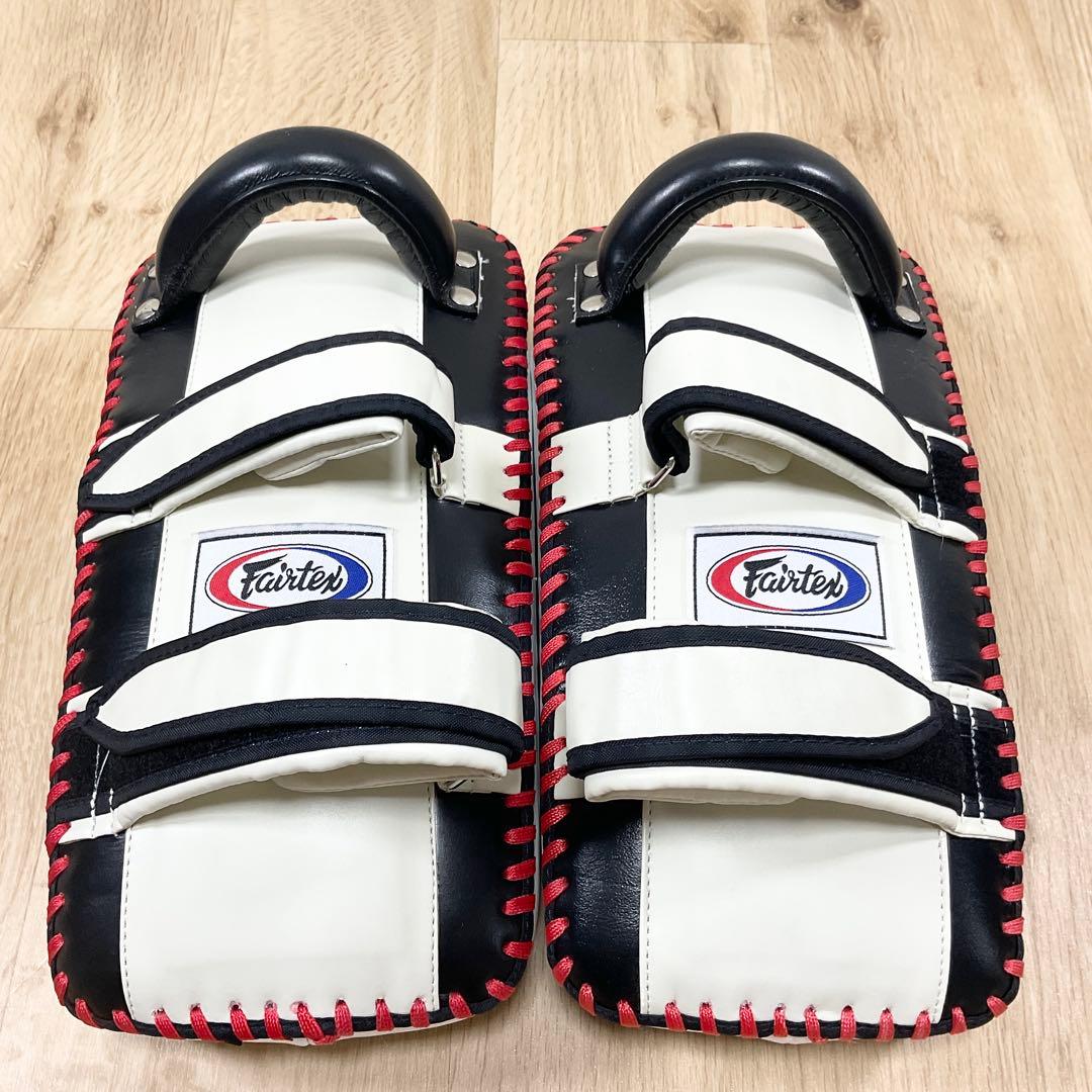 フェアテックス Fairtex キックミット 白黒赤 キックボクシング