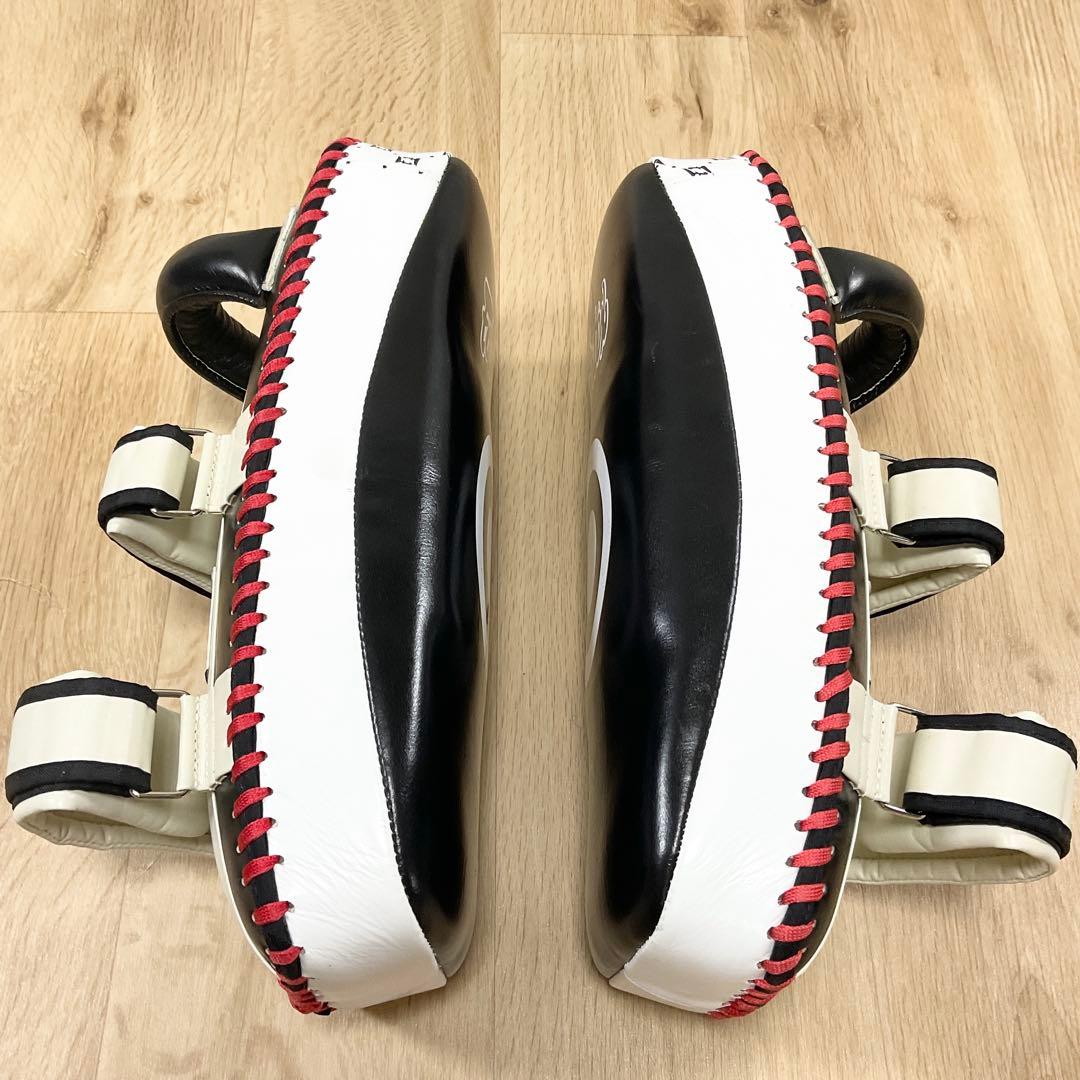 フェアテックス Fairtex キックミット 白黒赤 キックボクシング