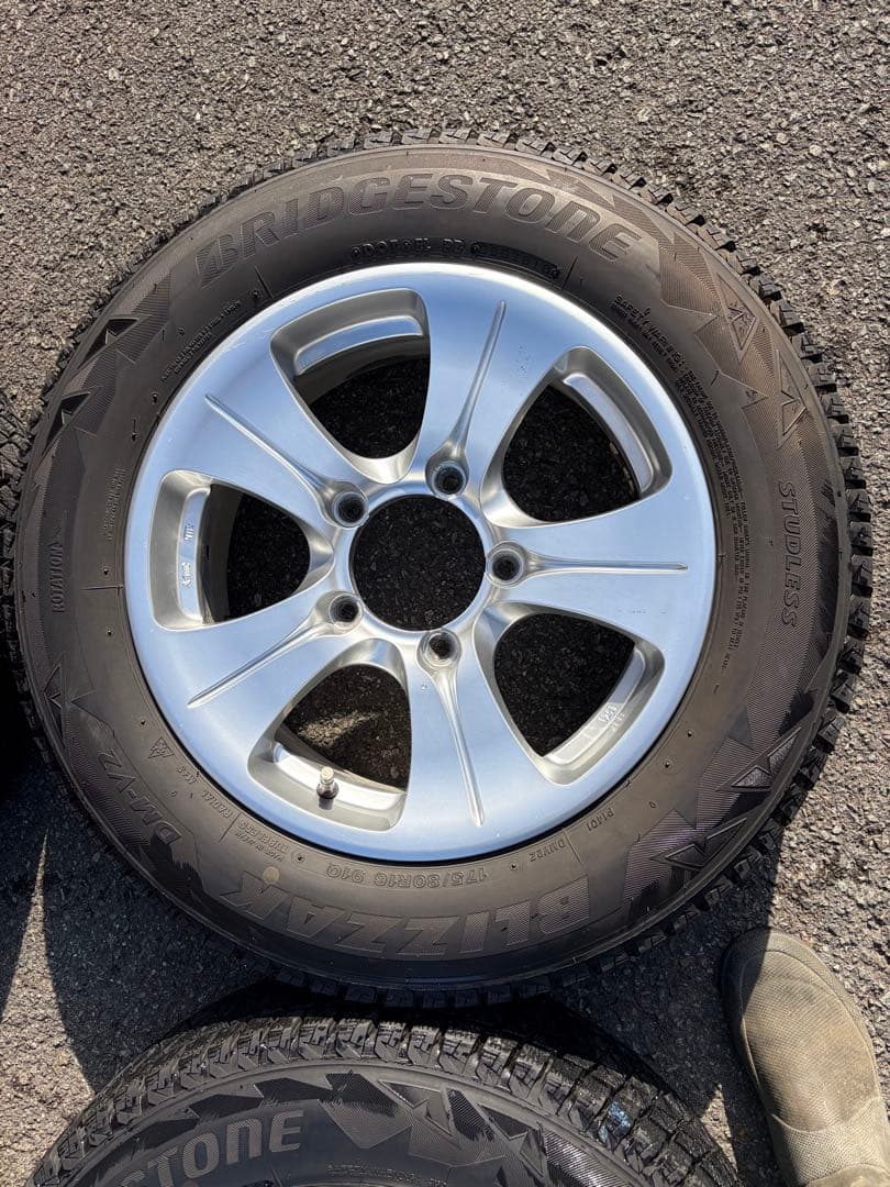 ブリヂストン ブリザック DM-V2 16インチ アルミホイールセット