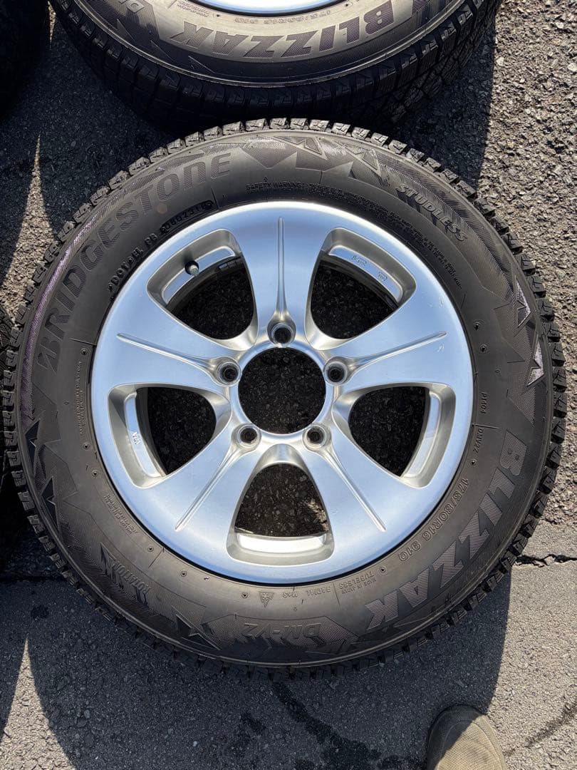 ブリヂストン ブリザック DM-V2 16インチ アルミホイールセット