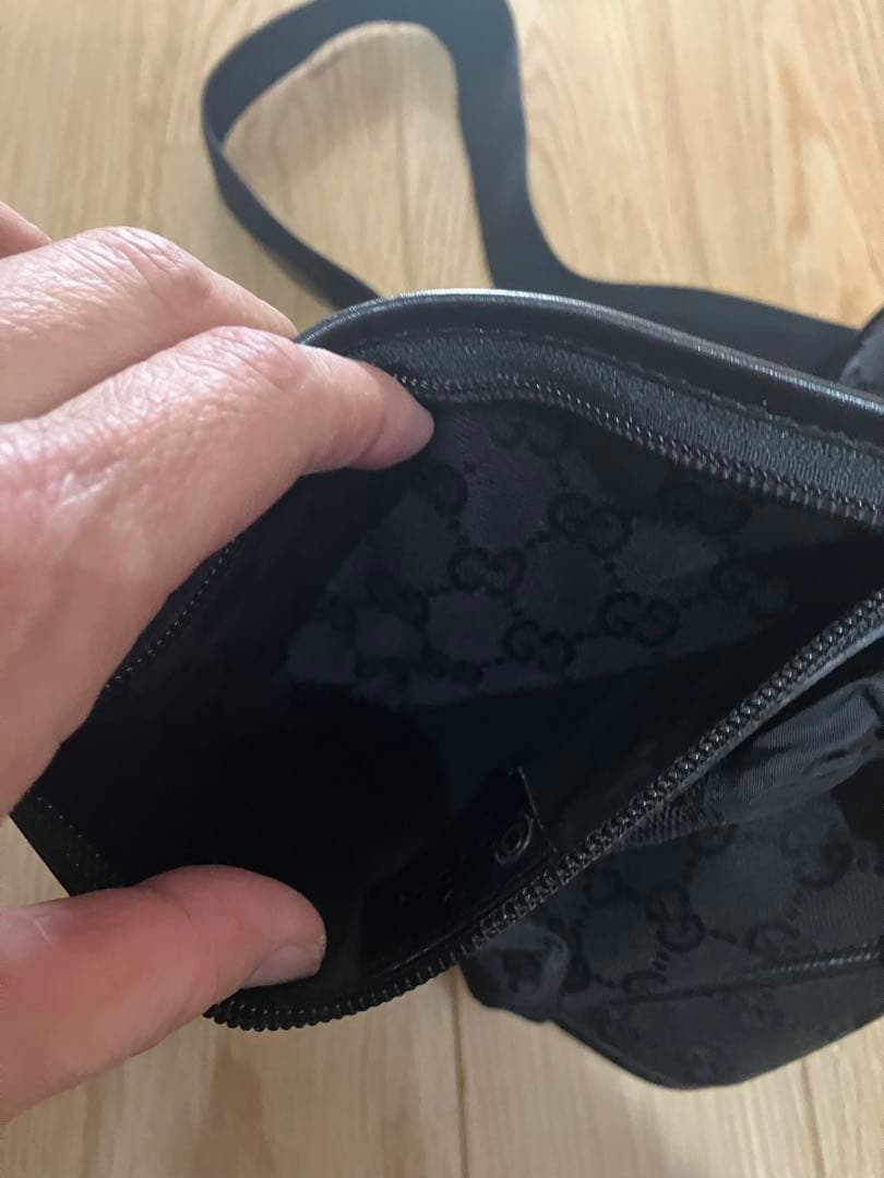 【最終値下】GUCCI レザーボディバック　新品未使用