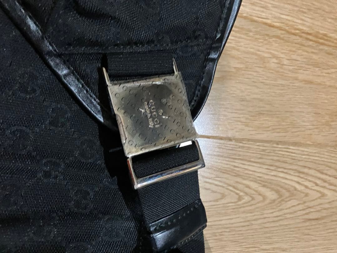 【最終値下】GUCCI レザーボディバック　新品未使用