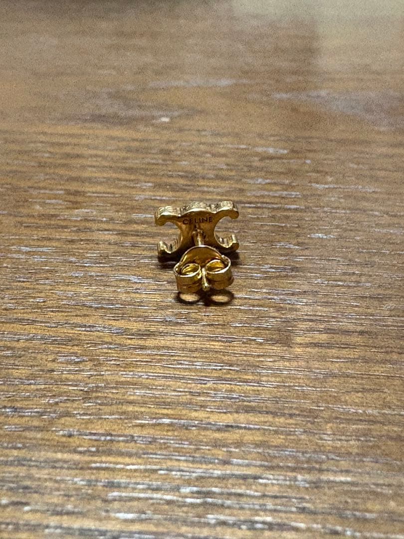 CELINE トリオンフ　スタッズ　ゴールドフィニッシュ　ブラス　ピアス片耳