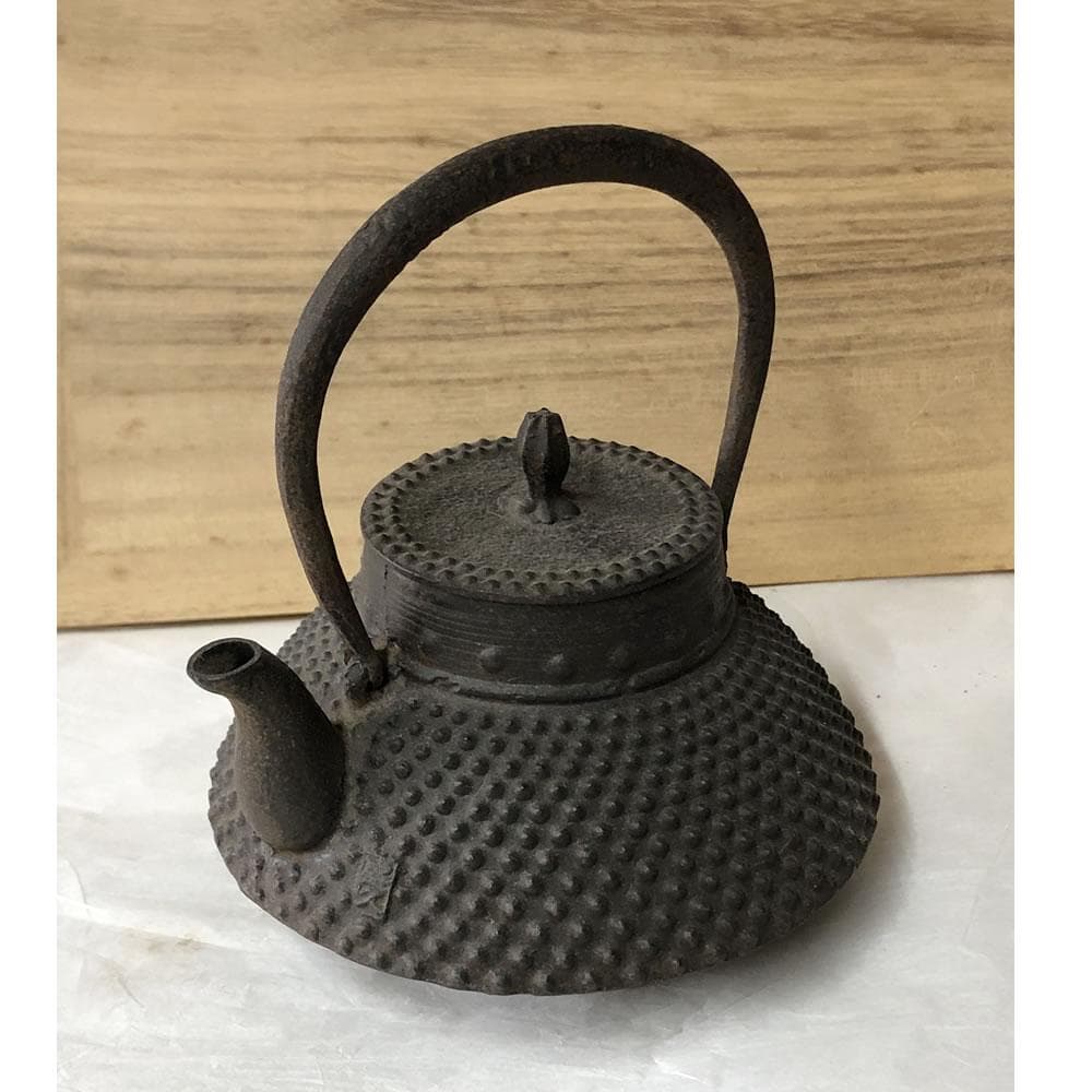 y009 人間国宝 鈴木盛久 霰紋 小型 鉄瓶 高さ14cm 小鉄瓶 茶道具