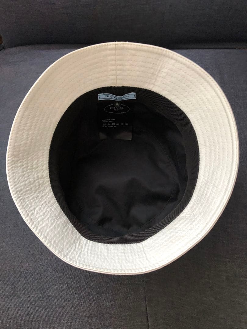 PRADA バケットハット ホワイト 白 トライアングルロゴ プレート