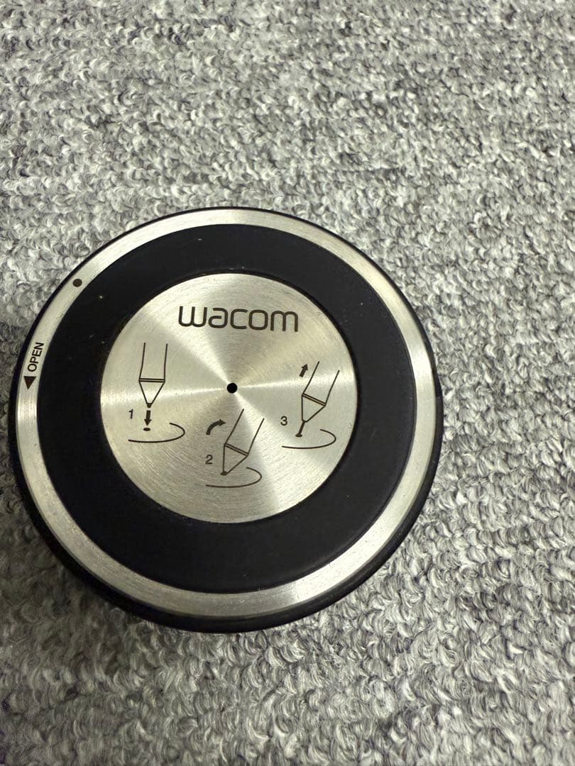 Wacom Cintiq 22 FHD DTK2260 (※ペン未使用)