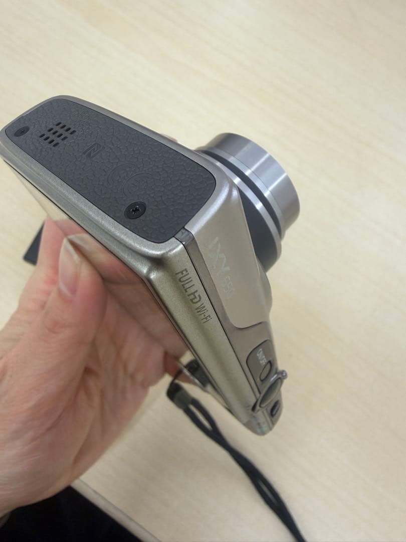 Canon IXY 650 デジタルカメラ 本体と充電器